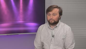 Jeho snem bylo řídit kamion. Nyní hraje v Ulici a učí lidi létat
