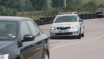 Revoluční systém českých vývojářů: Policii umožní zastavit auta na dálku