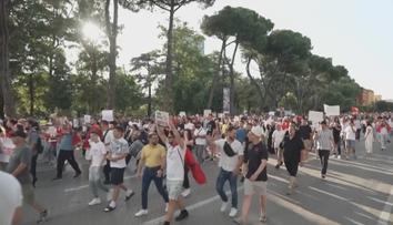 V Albánii pokračují rozsáhlé protesty. Lidem vadí luxusní resort v národním parku