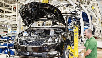 Škoda láme rekordy, ale nestíhá. Auta musí lakovat v Německu