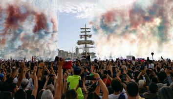Do Francie dorazil olympijský oheň. Ceremoniál sledovalo přes 150 tisíc lidí
