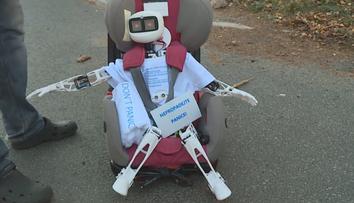 Robotí stopařka Matylda se vydala na cestu! Svezli byste ji?