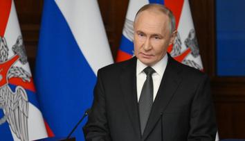 Putin se stal terčem posměchu. Před státníky mluvil do vypnutého mikrofonu