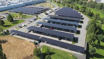 Parkoviště v Liberci zakryla solární elektrárna. Mohla by pohánět malé město