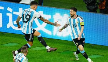 Slavný Messi dotáhl Argentinu k postupu. Proti Austrálii se ale nadřeli