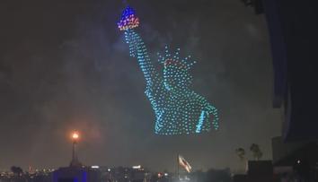 Spojené státy oslavily 250. výročí. Jubileum si připomněly tisíce lidí