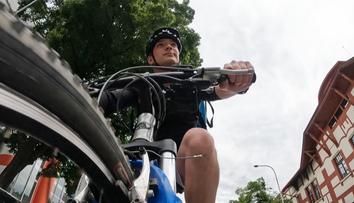 Reportér si vyzkoušel práci kurýra. Na kole rozvážel jídlo a ujel 25 kilometrů
