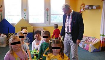 Konec vodítek ve školkách! Jsou nebezpečná, říká ministr Chládek