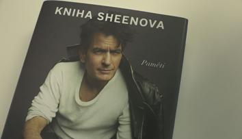 Charlie Sheen má za sebou bouřlivý život. Ve své autobiografii jde až na dřeň