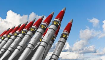 Důvěra spojenců NATO v USA klesá. Mluví se o jaderných zbraních v Evropě