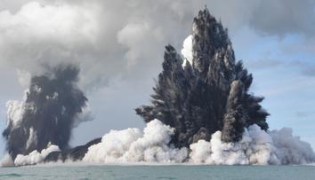 Unikátní pohled z vesmíru. Erupci podvodní sopky zachytila družice NASA
