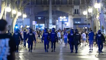Ostrov povolal na turisty armádu. Míří tam i spousta Čechů