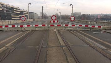 Přes Libeňský most už tramvaje nepojedou. Kvůli mrazům hrozí vážné nebezpečí