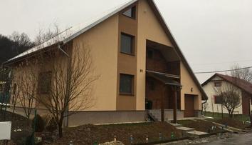 Falešní policisté vtrhli do domu a utekli s téměř milionem a půl!