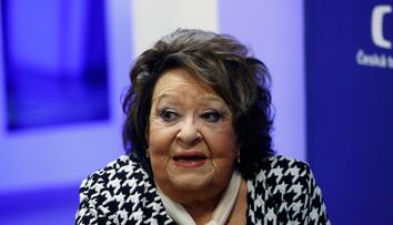 Neznámý snímek Jiřiny Bohdalové v plavkách. U focení asistoval Meky Žbirka