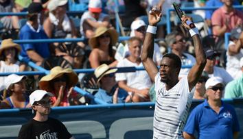 Večer plný premiér! Monfils otočil finále s Karlovičem a slaví titul
