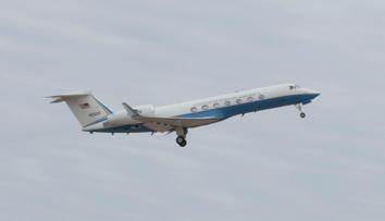 Letadlo se při přistání proměnilo v ohnivou kouli. Oba piloti zemřeli
