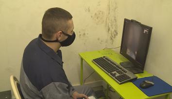 Covid-19 mění život za mřížemi, vězni se s blízkými vídají jen virtuálně