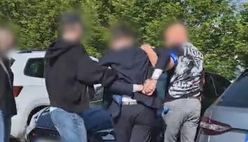 Před státnicemi skončil v poutech. Student měl pomáhat s milionovými podvody