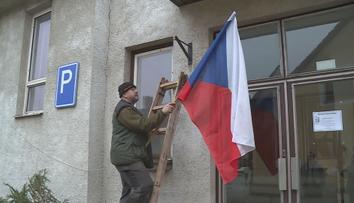 Přípravy voleb jsou v plném proudu. Na řadě míst se ruší volební místnosti