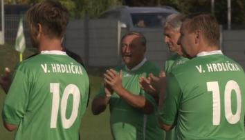 Fotbalisté sehráli benefiční zápas na počest Václava Hrdličky