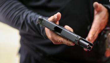 Hrůza na pražském gymnáziu. Žák měl přinést pistoli a vyhrožovat spolužákům