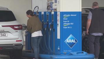 S cenami paliv bojují i okolní země. V Německu zlevnily o deset korun