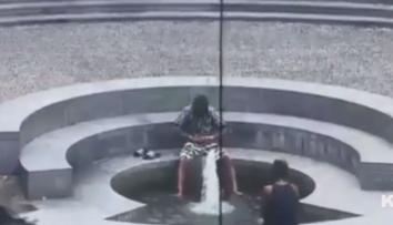 Praní prádla vyšlo muže draho. Použil k tomu kašnu v Plzni a vyfasoval pokutu