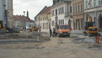 Na stavbě za stovky milionů pracovali nelegálně cizinci. Policie je vyhostila