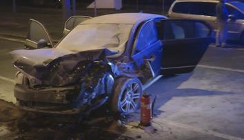 Do výbuchu chyběly vteřiny! Auto vzplálo po srážce s cisternou benzínu