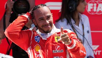 Hamilton zářil při jízdě na prkně. Jeho slavná přítelkyně šílela nadšením
