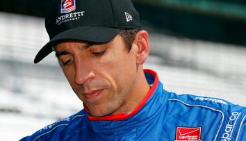 Pilota IndyCar trefil do hlavy kus vozu! Je v kritickém stavu