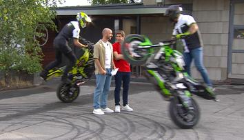 VIDEO: Takhle se jezdí ve stylu. Kaskadéři předvedli ostrý "balet na motorce"