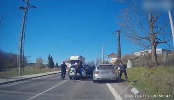 Že ženy neumí řídit? Policistky se předvedly v drsné honičce! VIDEO