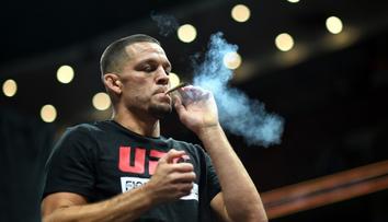 Velký návrat do UFC s příchutí marihuany! Diaz hulil před fanoušky