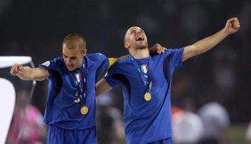 Cannavaro volá po soudržném duchu, jaký měla Itálie při MS 2006