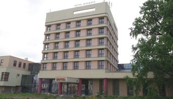 Chátrající hotel v Chrudimi je dle obyvatel ostudou města. To se ale možná změní