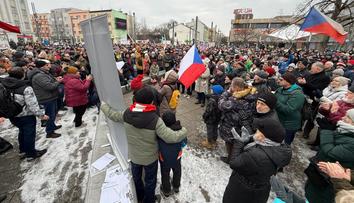 Prvomájové protesty napříč Českem. Policie musela zakročit na Smíchově