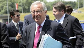 Mám vás rád, řekněte ano, vzkazuje zoufalým Řekům Juncker