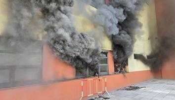 V Praze hoří obchod s potravinami. Platí druhý stupeň poplachu