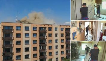Požár střechy uhasili, byty zničila voda. Do Vánoc se lidé nevrátí