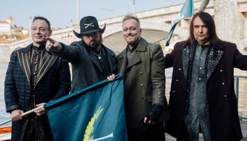 Frontman kapely Lucie se tajně oženil: Netradiční svatba jen ve dvou