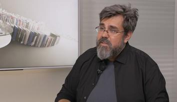 Čechům vadí tlusté knihy, chtějí krátké kapitoly. Můžou za to sociální sítě, říká Suchý