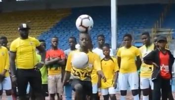 Zázračné dítě s míčem! Nigerijec se zapsal do Guinnessovy knihy rekordů