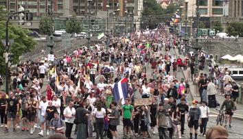 Prahou prošel průvod Prague Pride. Do ulic vyšly desetitisíce lidí