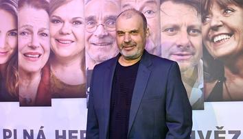 Herec Petr Rychlý skončil v nemocnici. Mám 15 stehů a nemůžu hrát, řekl