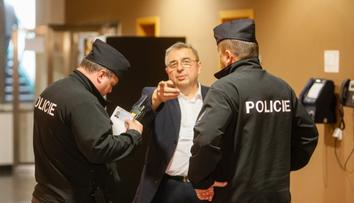 Tajemník SPD posílal gaye, Židy a Romy do plynu, tvrdí ministryně