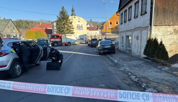 Incident v Chřibské: Útočník měl u sebe čtyři nelegálně držené zbraně, vystřílel desítky nábojů
