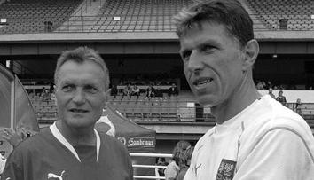Smutek kouče Šilhavého. Zemřel jeho starší bratr Karel, hrál i za Plzeň