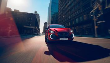 Šestá generace Clia míří na český trh. Renault šokuje změnami i základní cenou